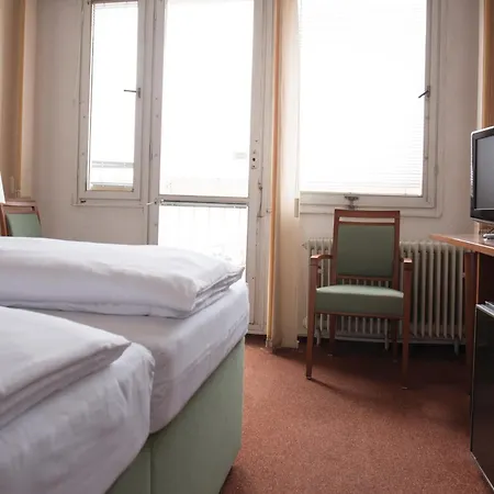 اي آند أو ريا 3*