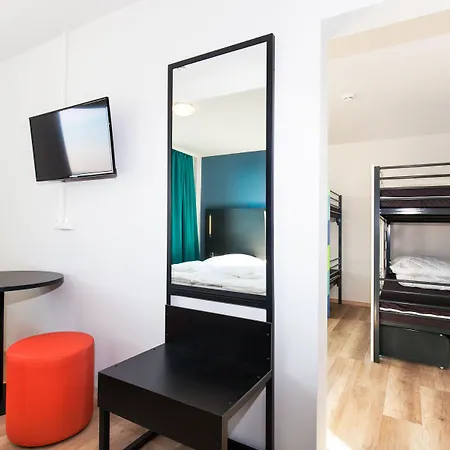 اي آند أو ريا فندق 3*