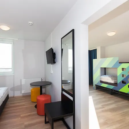 اي آند أو ريا فندق 3*