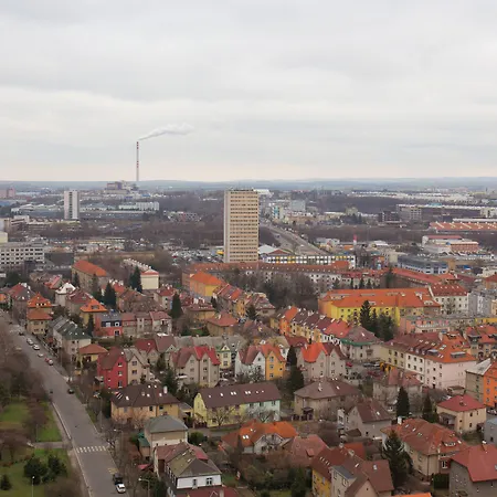 اي آند أو ريا فندق